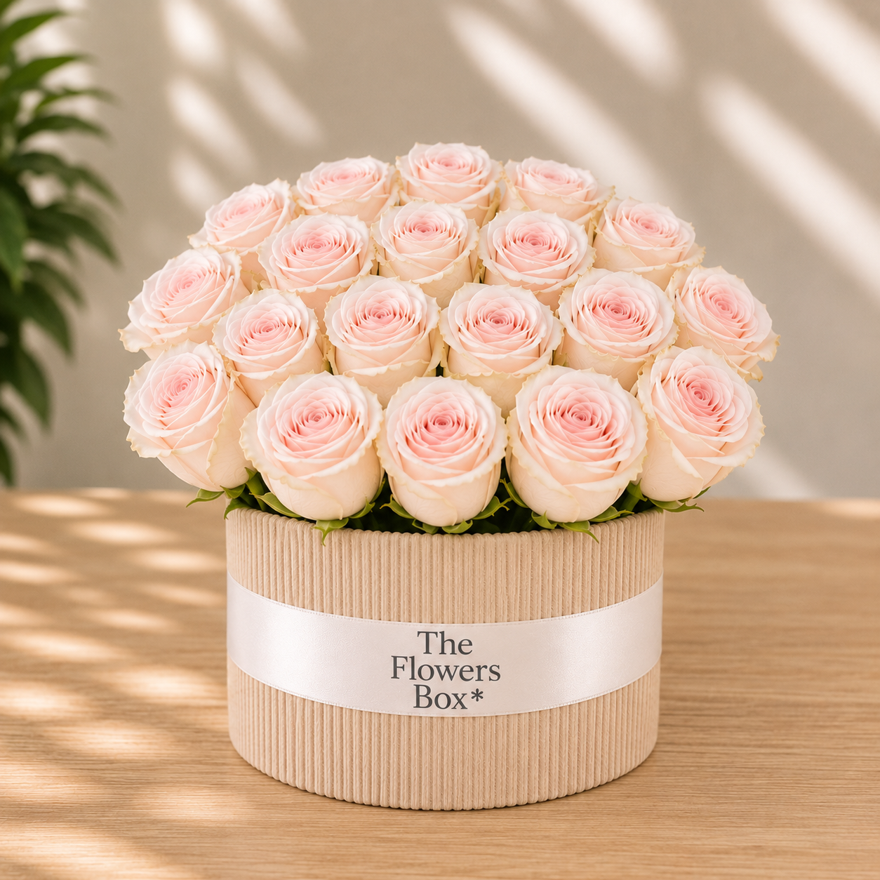 Caja floral de rosas rosa claro